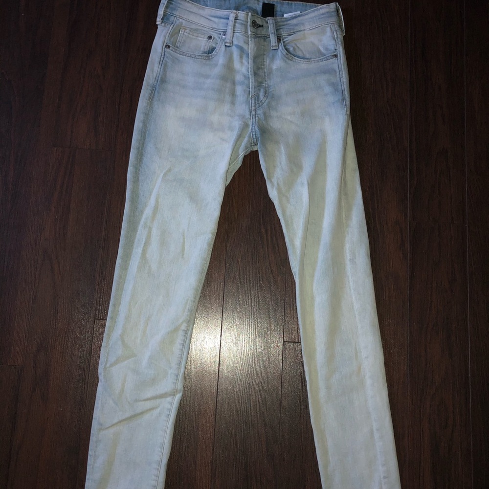 H&M light wash skinny jeans